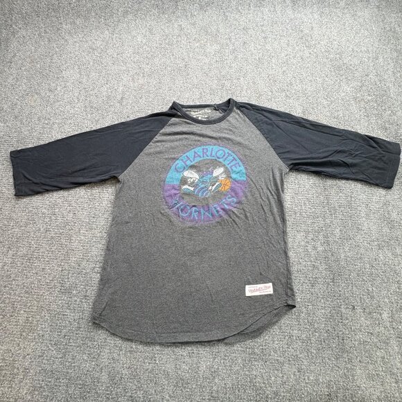 Mitchell & Ness Charlotte Hornets T Shirt Large Raglan 3/4 Sleeve Tee Distressed - Picture 1 of 16
